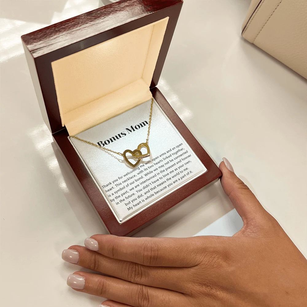 To My Bonus Mom 18K Yellow Gold Interlocking Hearts Necklace From Children Our Bond Message Card Jewelry Luxury Box