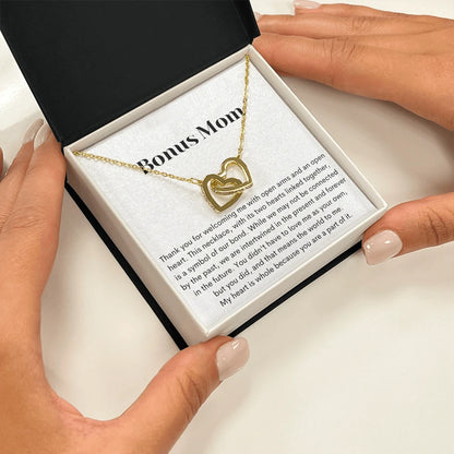 To My Bonus Mom 18K Yellow Gold Interlocking Hearts Necklace From Children Our Bond Message Card Jewelry Standard Box