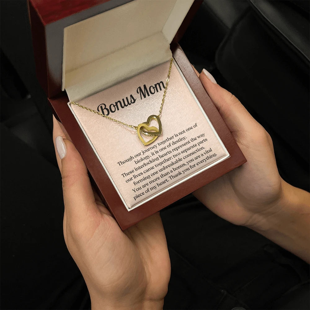 To My Bonus Mom 18K Yellow Gold Interlocking Hearts Necklace From Children Thank You Message Card Jewelry Luxury Box